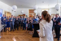 2026-05-29-roboticka-chirurgie-miri-do-vyuky-na-1-lf-uk-se-otevira-nove-centrum-3-1500x1000